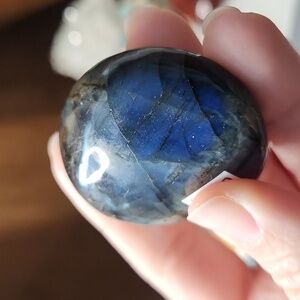 Labradorite  palms stone 17